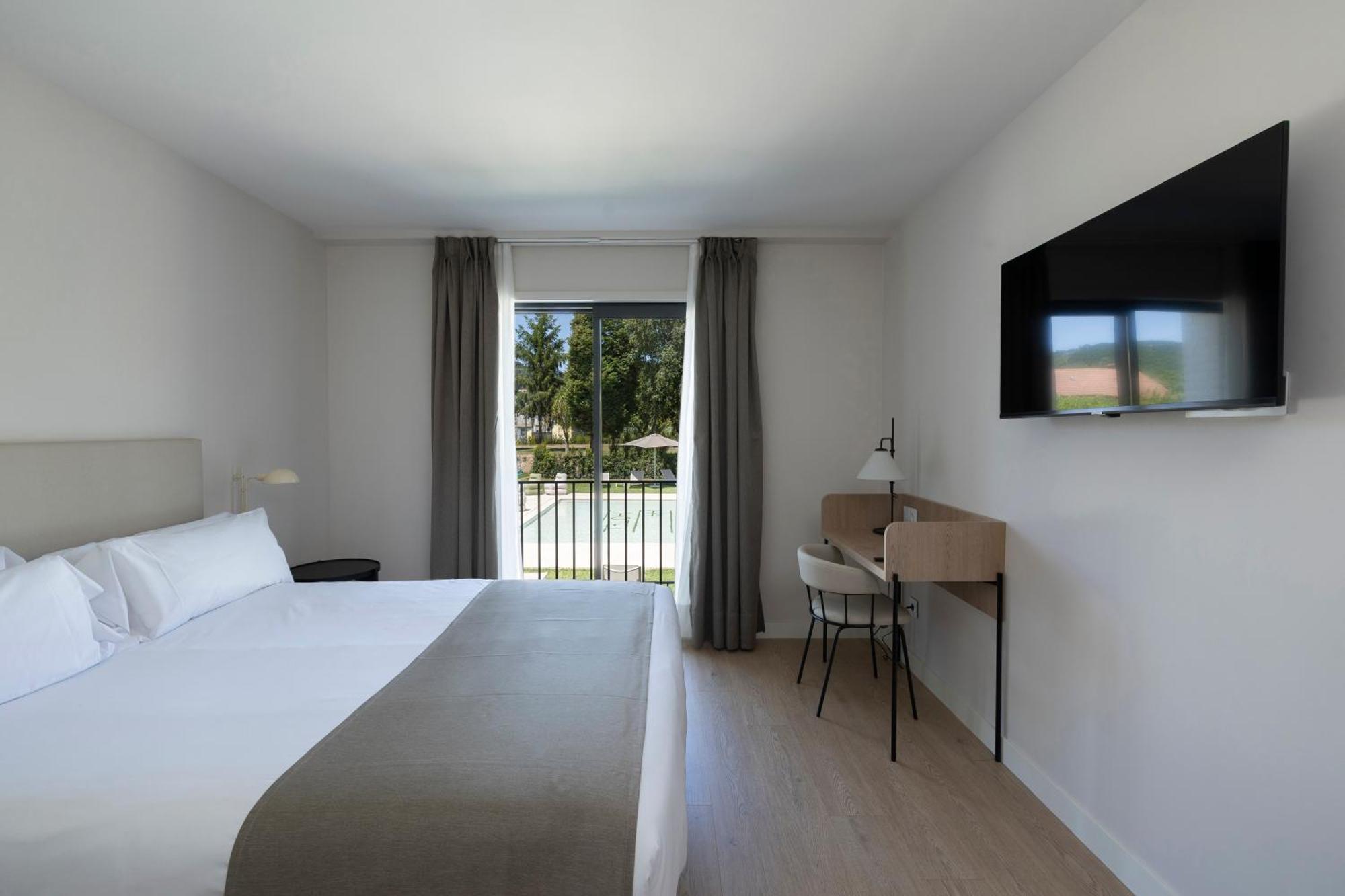 Hotel H4 Cangas 3 Superior Exteriör bild