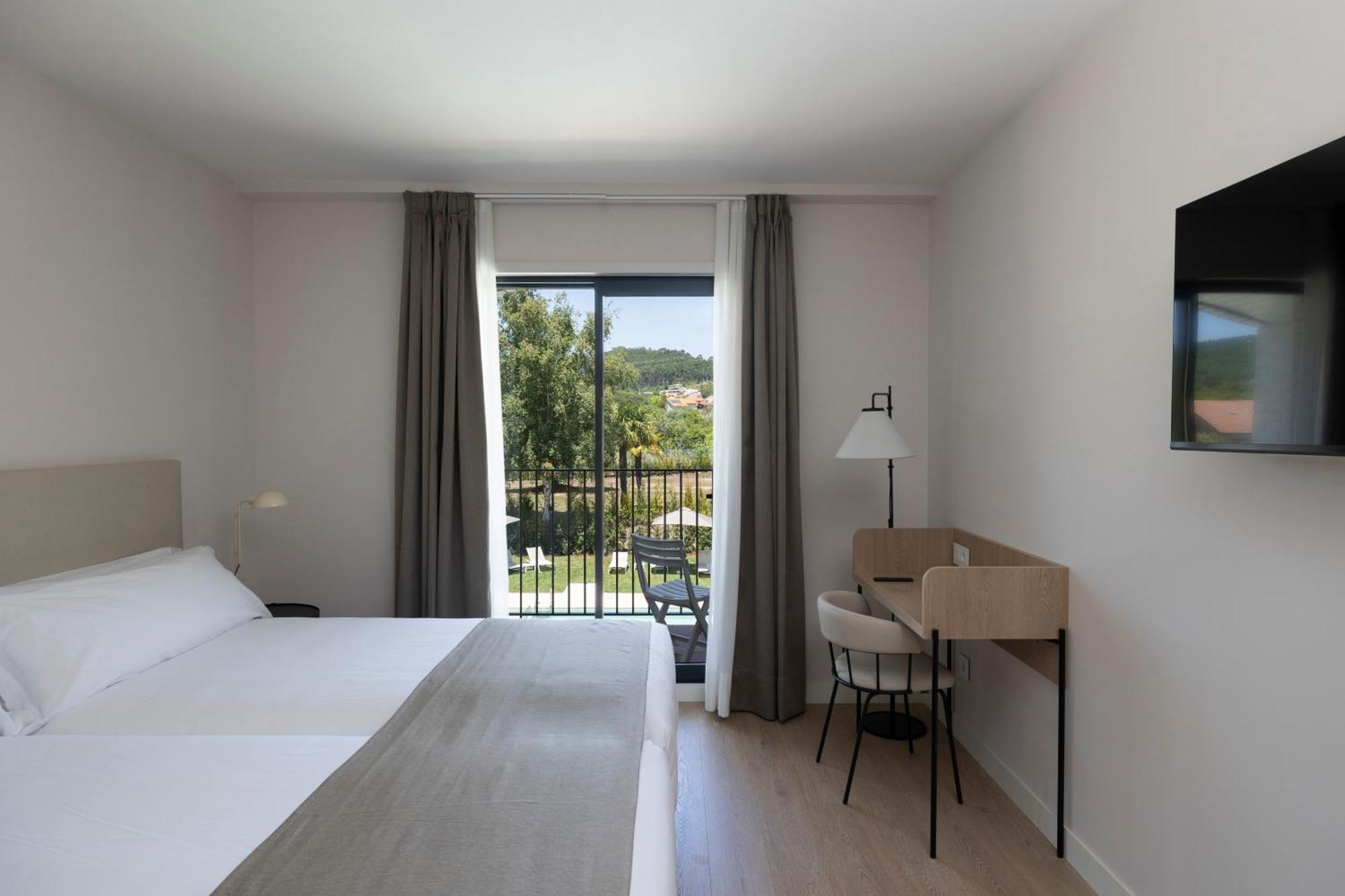Hotel H4 Cangas 3 Superior Exteriör bild
