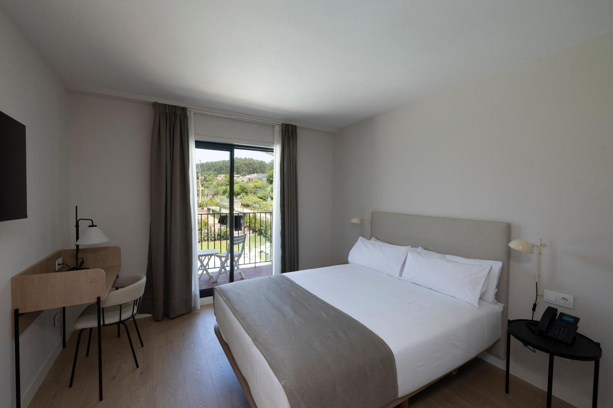 Hotel H4 Cangas 3 Superior Exteriör bild